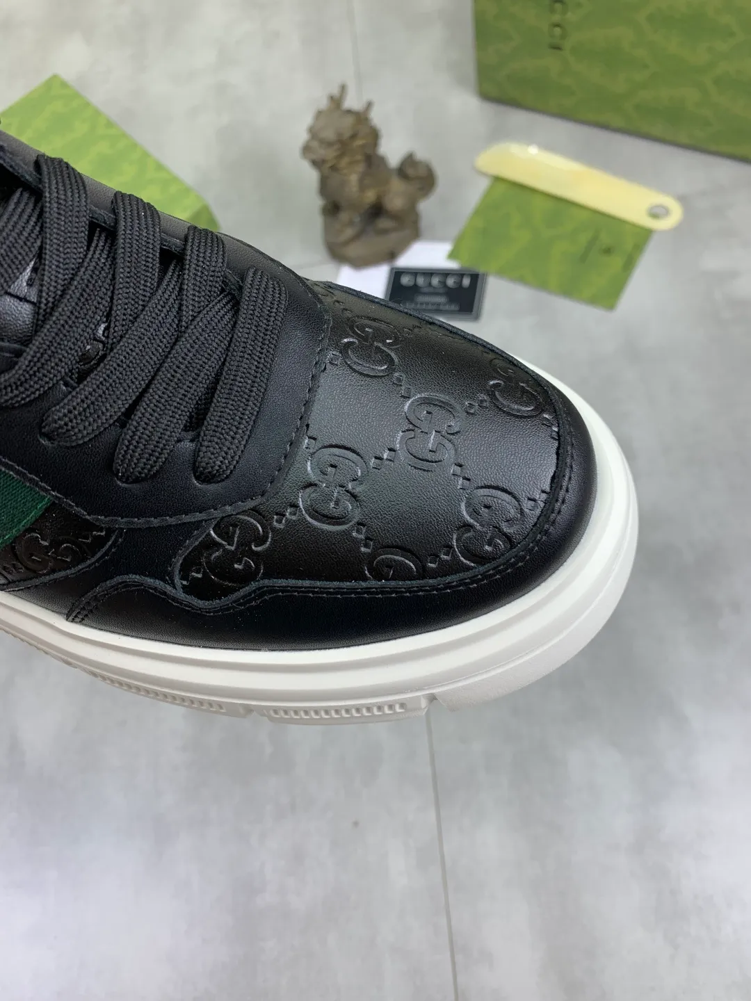 Men's shoes 💰P400💰[New style]🆘 The latest model from Gucci GUCCI official website🎁Classic casual and fashionable men's shoes👟Best model💥The style is simple and elegant, exclusive for trendy men. Unique official website latest brand elements👑Gucci original decoration, fashionable and generous, original soft calfskin fabric➕Comfortable soft first-layer pigskin lining ✅The official website specifies wear-resistant casual outsole, the classic model is photographed in real life🎬Color: 2️⃣colors available😍Number of codes: 38-44